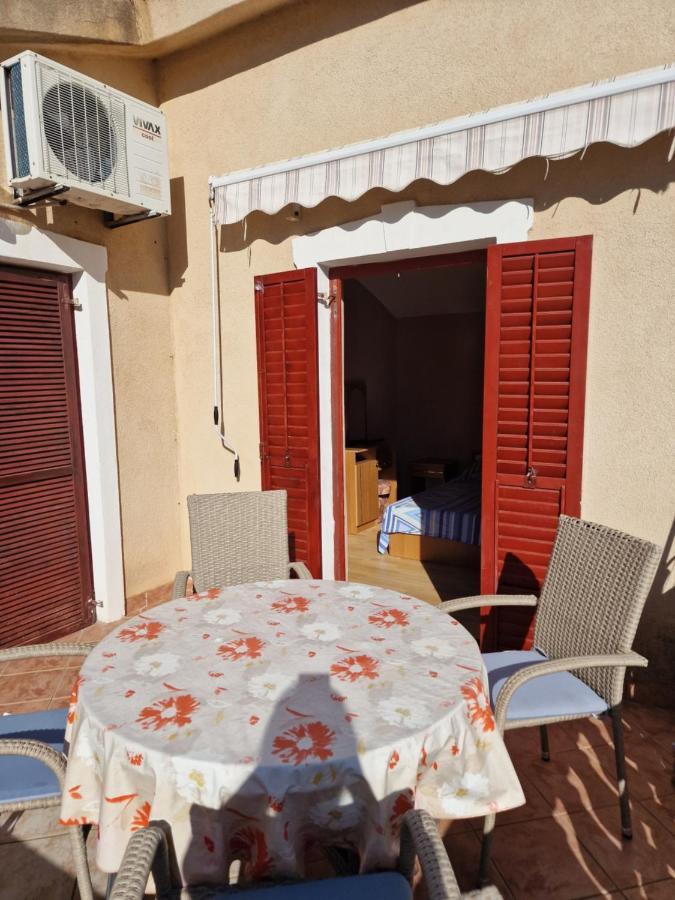 Apartmani Vesna Vir Exterior photo