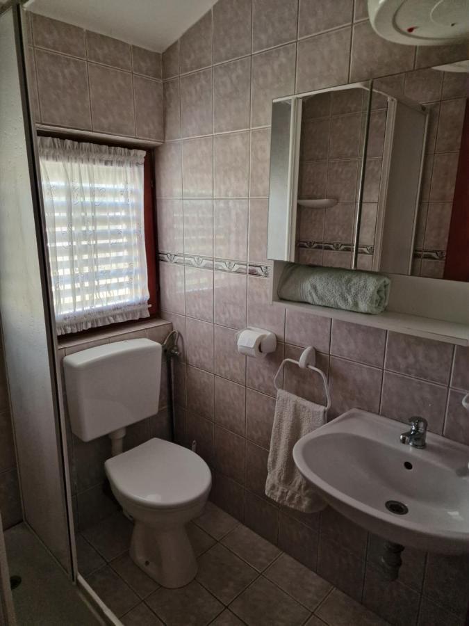 Apartmani Vesna Vir Exterior photo