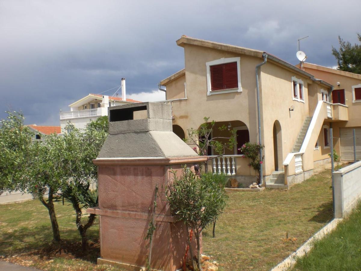 Apartmani Vesna Vir Exterior photo